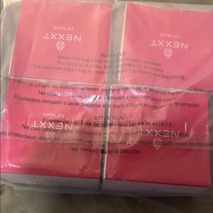 Nexxt Pink Lip Mask (4)